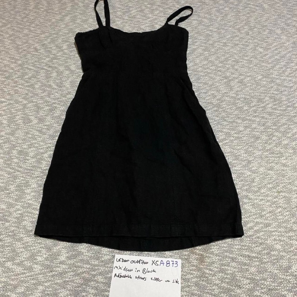 Urban Outfitters black mini dress/adjustable straps Size: XS. SKU-A873#party